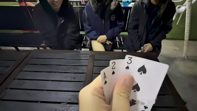 高学历大学生重回大学时期，三男三女抽牌玩换妻，学历越高玩的越花