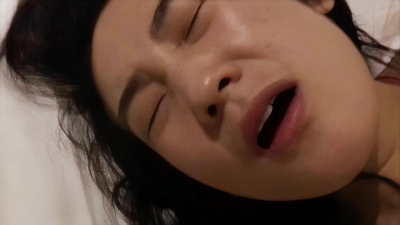 &amp;ldquo;老公抱紧我再快点&amp;rdquo;极品美乳人妻的性高潮表情淫荡