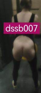 锻炼完，全裸公交站台