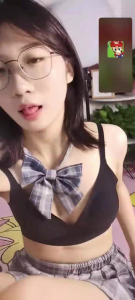 特别有感觉的眼镜妹