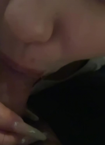 被黄毛调教 在厕所强制吃鸡